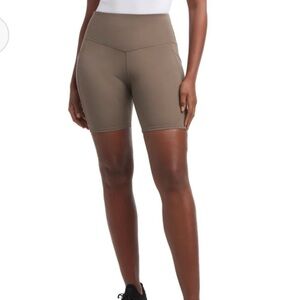 Danskin Tan Bike Shorts Sleek Athletic size L inseam 7” NWT